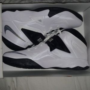 Nike zoom soldier VII